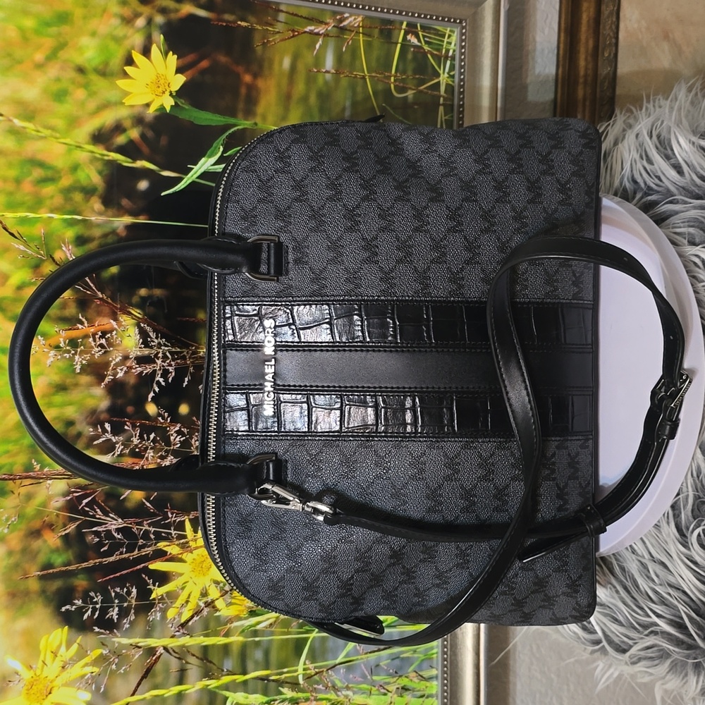 Michael Kors Cindy Dome Satchel Black Gray MK Monogram Crossbody Bag COA - Picture 3 of 13